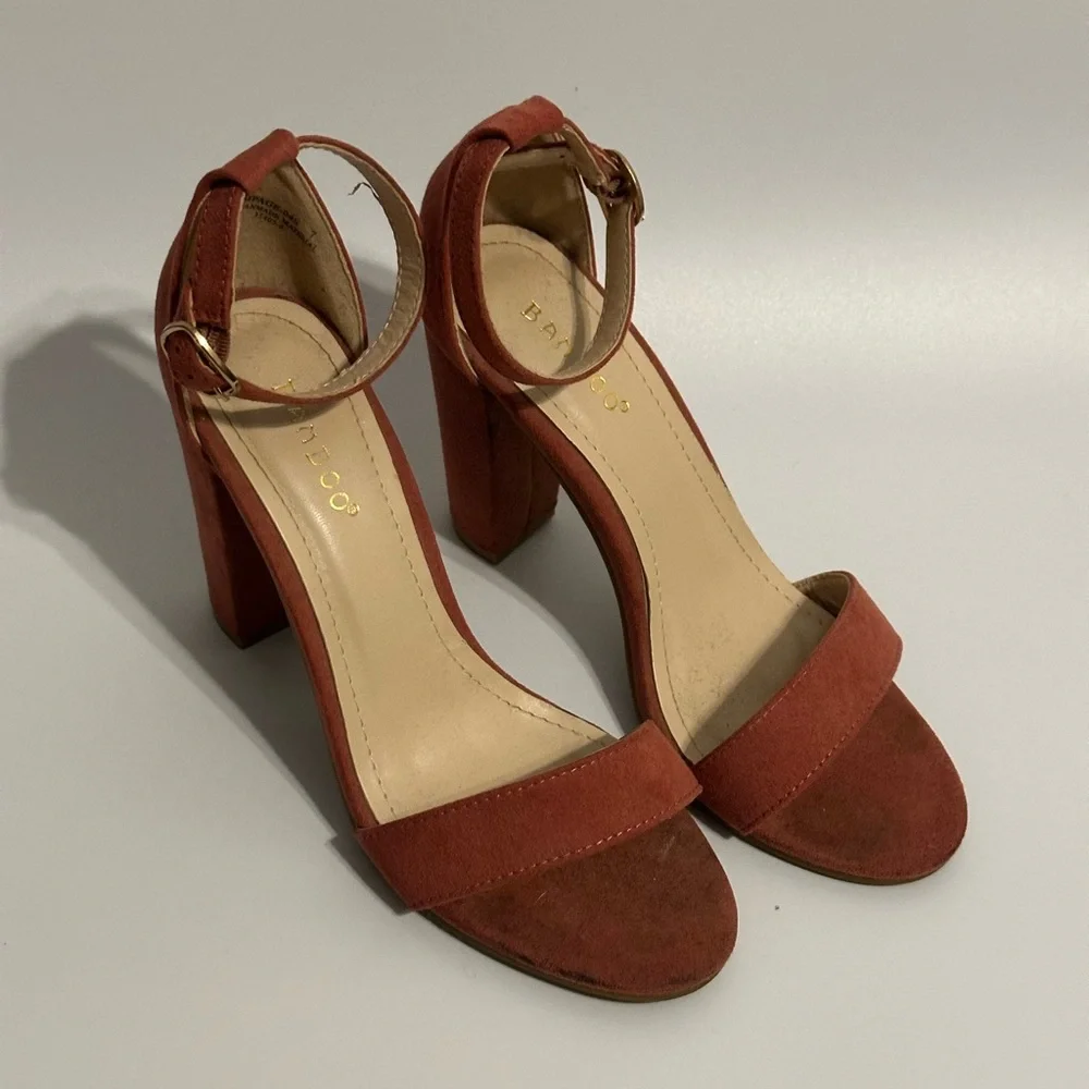 BAMBOO Women's Chunky Rose Suede Heel Sandal with Ankle Strap Size7 - Picture 1 of 6
